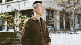 富察延賀線上說書 一次了解中國紀實三部曲八旗文化創辦人富察延賀將參與中央書局線上說書，主講何偉「江城」，延伸書單是何偉寫的「尋路中國」、「甲骨文」，這3本也是何偉的「中國紀實三部曲」。（中央書局提供）中央社記者趙靜瑜傳真　110年7月5日