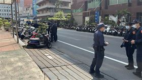 警方在統促黨黨部前布崗。（圖／翻攝畫面）