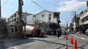 高雄,混凝土車,塌陷,翻覆,橋頭