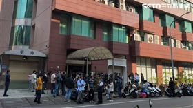 現場聚集大批媒體，場面相當盛大。（圖／記者莊淇鈞攝）