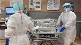 確診孕婦迎端午寶寶　醫接生照惹哭網（圖／慈濟醫院提供）