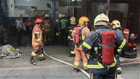 新北市中和區福祥街公寓火警。（圖／翻攝畫面）