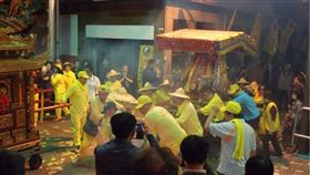 ▲羅東奠安宮2015年玄天上帝聖誕遶境－鎮座玄天上帝神轎晉廟。（圖／翻攝自國家文化記憶庫）