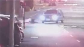 疑左轉未禮讓直行車 無照騎士剎不住撞上