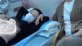 張檬與老公金恩聖產檢。（圖／翻攝自微博）