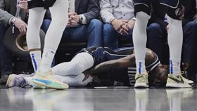 ▲獨行俠球星厄文（Kyrie Irving）左膝進行手術。（圖／美聯社／達志影像）