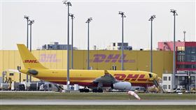 2024年11月25日，一架從德國萊比錫飛往立陶宛首都維爾紐斯的貨運航班，於降落前在維爾紐斯機場附近墜毀。（圖／美聯社／達志影像）