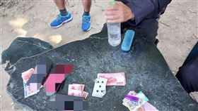  斗六，300歲老人團，公園聚賭還嗆警，正義警斥責：教壞囝仔大小(圖／翻攝畫面）