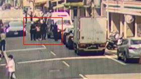 板橋裸身男狂吼警到場發現毒品。（圖／翻攝畫面）