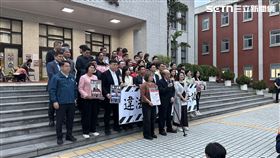 ▲民進黨立法院黨團全體委員於議場前召開記者會。（圖／記者詹宜庭攝影）