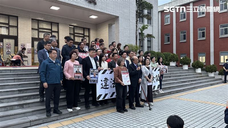 力阻藍公投案！民進黨團兵分四路封鎖議場