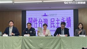 內政部長劉世芳、台南市長黃偉哲、國安會副秘書長林飛帆、劉得金、總統府發言人郭雅慧召開全社會防衛韌性會後記者會。（圖／記者高逸帆攝影）