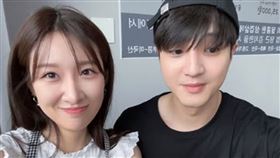 ▲李允荷和金允載因《戀愛兄妹》相戀。（圖／翻攝自Instagram／yiiyoonha）