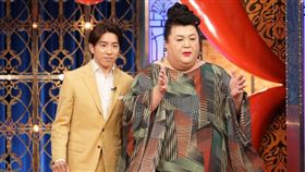 貴婦松子（右）、村上信五主持的《月曜夜未央》是日本電視台的人氣節目，過往也有惹出不少爭議。（翻攝網路）