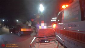 嘉義縣今天（28日）凌晨發生一起離奇命案，一名袁姓男子與許姓女友口角後意圖輕生，袁男的妹妹和許女接到傳訊立刻報案，許女追查出男友手機定位在阿里山，她馬上搭乘計程車上山尋人，不料卻在車上昏迷，經送醫急救仍不治。袁男被警方尋獲時，因服用過藥物身體不適送醫，無生命危險。（圖／翻攝畫面）