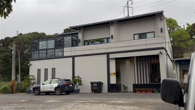 不甘詐賭被脫衣開槍　賭場小弟轟20槍回敬