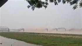 緬甸7.7強震！70年地標大橋崩塌　駭人畫面曝光。阿瓦橋（Ava Bridge）。（圖／翻攝自X平台@QueenSNabila）