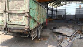 工安意外釀1死，資收婦魂斷百斤鐵板下。（圖／翻攝畫面）