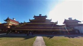 曼德勒皇宮城牆寶塔被震毀。（圖／翻攝自Google Maps）