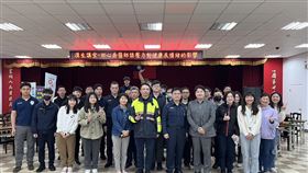 分局特地邀請名醫來宣講，教導如何紓解壓力。（圖／警方提供）