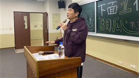 胡瓜到城市科技大學擔任客座教授。（圖／《下面一位》提供）