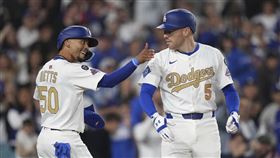 ▲貝茲（Mookie Betts）延長賽敲出再見全壘打。（圖／美聯社／達志影像）