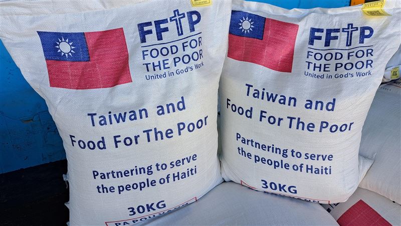 要捐錢嗎？反詐組織捐白米　他揭背後用意