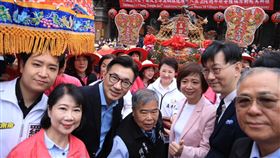 台中旱溪媽祖遶境起駕  盧秀燕等人到場參與台中樂成宮「旱溪媽祖遶境十八庄」29日舉行起駕儀式，樂成宮董事長何敏誠（前中）與台中市長盧秀燕（後中）、內政部政務次長董建宏（右2）、立法院副院長江啟臣（左3）、民進黨籍立委何欣純（右3）、國民黨籍立委羅廷瑋（左）等人出席共襄盛舉。（台中市政府提供）中央社記者蘇木春傳真  114年3月29日