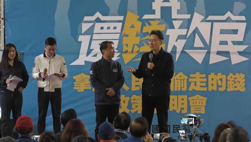 趙少康指柯建銘把枴杖當議事槌敲：能看嗎