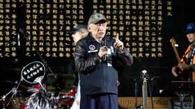 曹興誠出席「反共音樂會」對於日前有團體聲援陸配亞亞用了「乞丐趕廟公」標語，痛批這非常可惡！（圖／翻攝YT倫刪立舒&無獻清林）