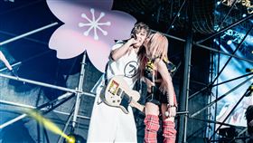 ▲倖田來未（右）罕見合體台日混血老公KENJI 03演出。（圖／讀者提供） 