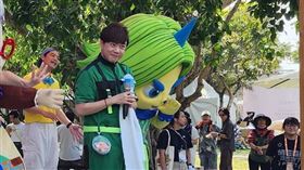 李岳（右）首次站上大港開唱舞台表演，意外凸槌發生「舞台擦撞事件」。（圖／本人提供）