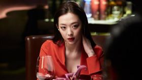 雪莉拍完《Real》後接受精神治療，時隔2年輕生離世。（圖／翻攝自NAVER MOVIE）