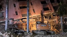 台灣婦人瓦城被困30小時 台商急募救援人力一位來自台灣的婦人，地震後在緬甸瓦城長城飯店已受困約30小時。緬甸台商總會秘書長羅振華30日對中央社表示，瓦城災情真的很嚴重，需要救援者太多，救援隊人手不夠，對此情況大家都擔心，他已經請朋友再找救援隊協助中。（羅振華提供）中央社  114年3月30日