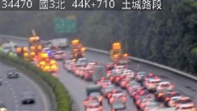 國道3號北向土城路段，發生連環追撞車禍。（圖／翻攝畫面）