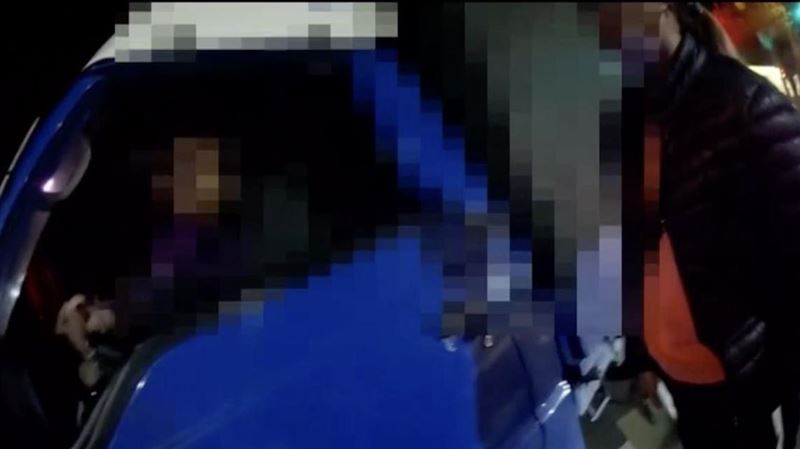 台中男「刁車」！勇警推2.7噸貨車助脫困