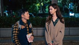 《歡迎光臨 二代咖啡》安心亞（右）、蔡昌憲上演辦公室戀情。（圖／甲普國際媒體提供）