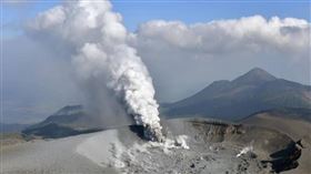 日本新燃岳火山活動變活躍，氣象廳拉高警戒層級。(圖／翻攝自氣象廳)