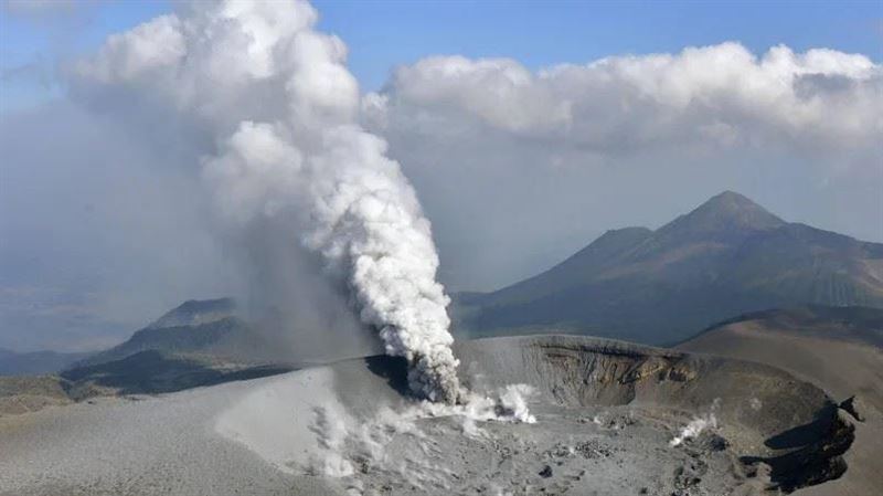 日本新燃岳時隔7年噴發　1周內地震2192次