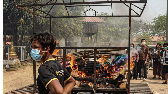 緬甸火葬場塞爆　亡者被迫「街頭焚燒」