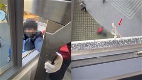 ▲新北輔大醫院護理師在進行消防演練時不幸墜樓受傷。（圖／翻攝爆料公社）