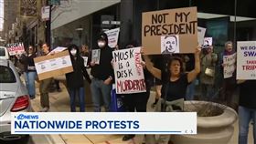 歐美各地爆發抗議馬斯克的行動。（翻攝自 ABC7 News Bay Area YouTube）