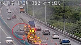 高公局,台中,清水路段,車禍,護欄,自撞▲圖片描述。（圖／翻攝自高公局官網）