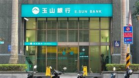 ▲玉山金是小股民存股熱門，也是大盤重挫時避風港。（圖／余國棟攝影）