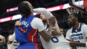 ▲灰狼、活塞之戰爆發大規模衝突鬥毆，最後多達7人遭驅逐出場。（圖／美聯社／達志影像）