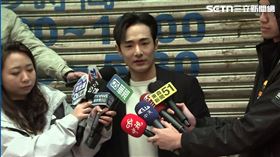 ▲八炯預計晚間6時到松山機場歡樂送中配恩綺。