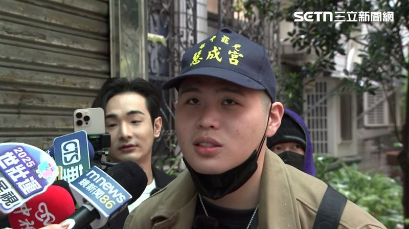 現身小微家！閩南狼： 全家「統」歡樂送