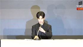 金秀賢親自現身。（圖／翻攝自《橫豎研究所》
