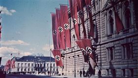 德國,納粹,旗幟,希特勒,柏林（示意圖／翻攝自pixabay）
https://pixabay.com/photos/swastikas-flags-berlin-germany-906653/