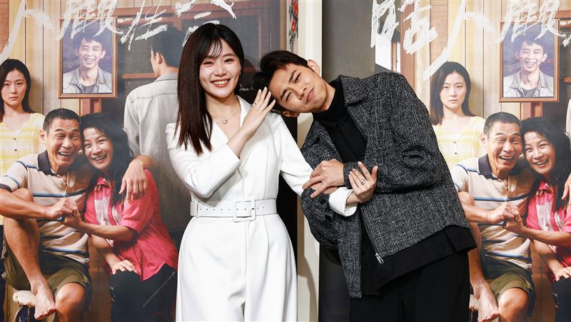 楊小黎跨坐「植物人尪」！羞赧遭婆婆關切